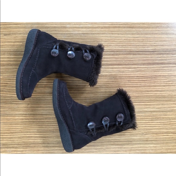 Encanto Faux Fur lined Boots with Side Buttons - Picture 4 of 8